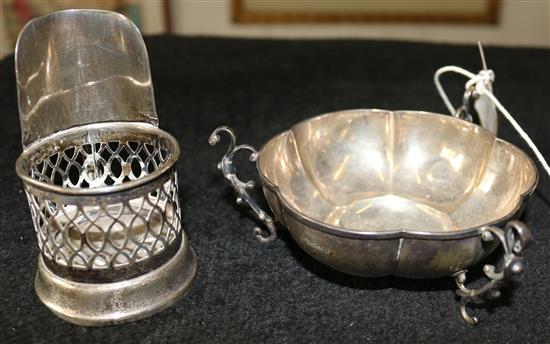 George V silver three handled bowl & a George V silver chamberstick